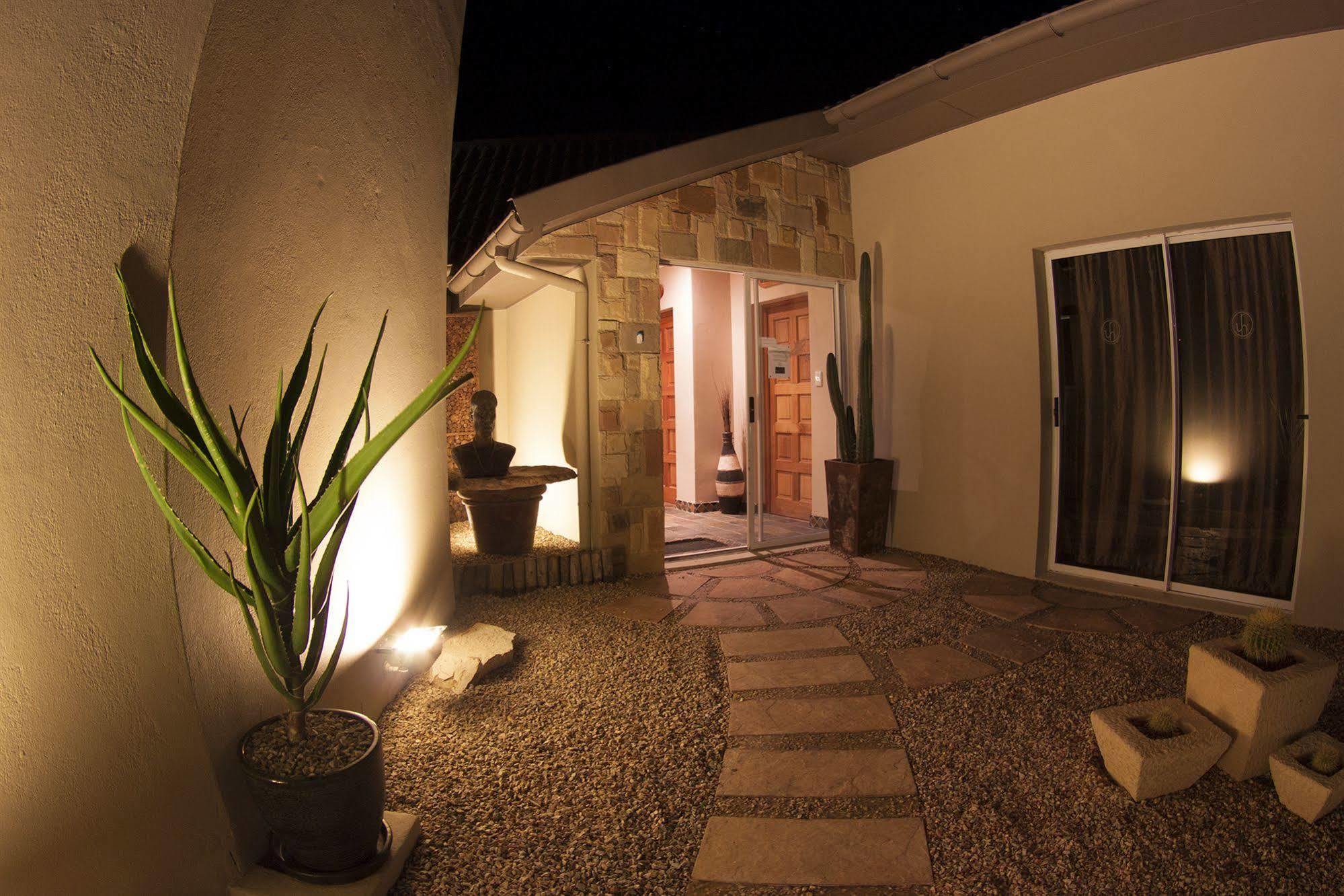 The Roundhouse Guesthouse De Kelders Exterior photo